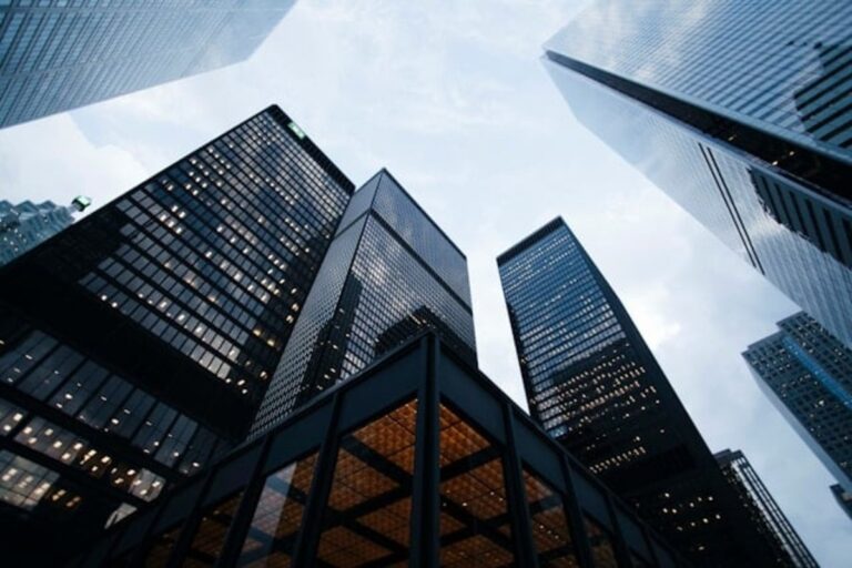 Investing Wisely: The Ultimate Guide to Real Estate Investing for Beginners