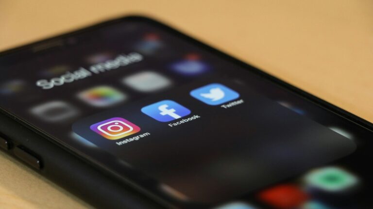 10 Proven Tips to Effectively Use Facebook and Instagram Live